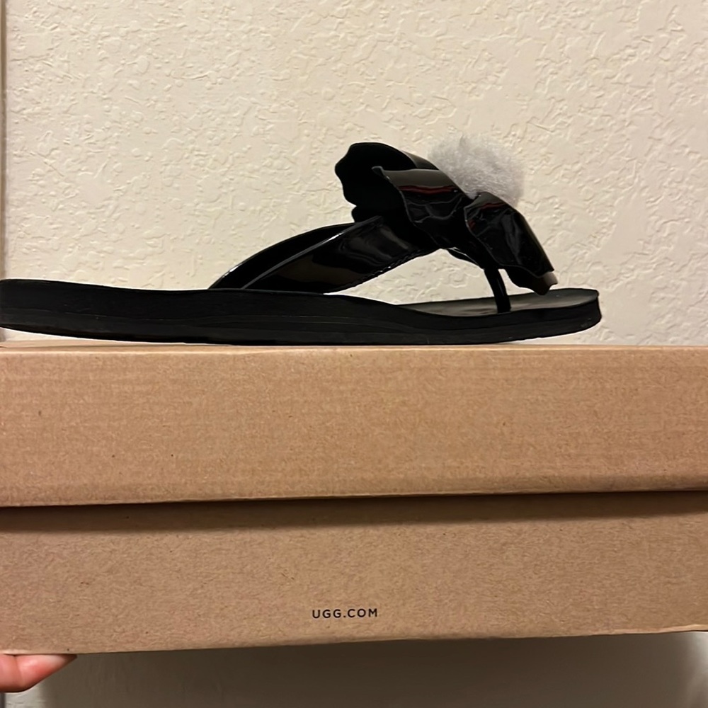 Size 9 UGH black with gray fur ball flower slides